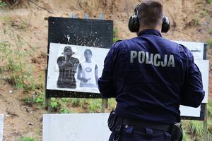 policjanci na strzelnicy doskonalili swoje umiejętności