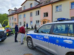 policjanci na miejscu podtrucia czadem