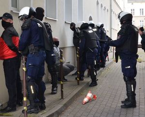 policjanci podczas ćwiczeń