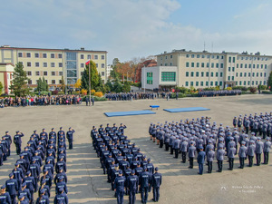 Komendant Wojewódzki Policji w Gdańsku nadinsp. Andrzej Łapiński wziął udział w uroczystej inauguracji roku akademickiego 2022/2023 w Wyższej Szkole Policji w Szczytnie, połączonej z promocją oficerską.