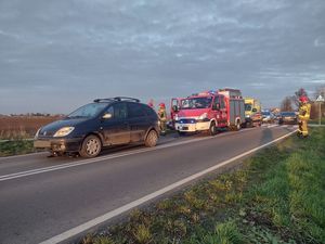 policjanci pracowali na miejscu potrącenia chłopca na hulajnodze