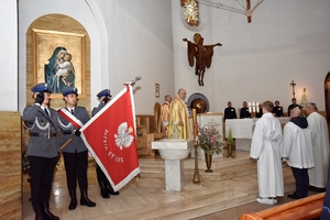 W niedzielę 20 listopada odbyła się Msza św. w intencji policjantów garnizonu pomorskiego, którzy zginęli na służbie. Po Mszy Zastępca Komendanta Wojewódzkiego Policji w Gdańsku insp. Robert Sudenis złożył kwiaty pod tablicą upamiętniającą funkcjonariuszy pomordowanych w Katyniu, Miednoje i Charkowie.