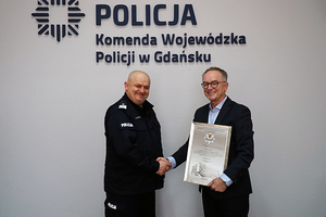 W Komendzie Wojewódzkiej Policji w Gdańsku odbyło się dziś spotkanie Komendanta Wojewódzkiego Policji nadinsp. Andrzeja Łapińskiego z Prezesem Fundacji „Orlen dla Pomorza” p. Wiesławem Labudą. Spotkanie dotyczyło współpracy w zakresie realizacji VII edycji Wojewódzkiego Projektu Edukacyjnego pn. „Uczę się bezpieczeństwa”.