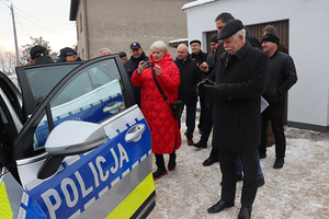 uroczystość przekazania nowego radiowozu dla policjantów z Lipnicy