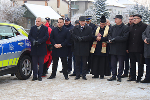 uroczystość przekazania nowego radiowozu dla policjantów z Lipnicy