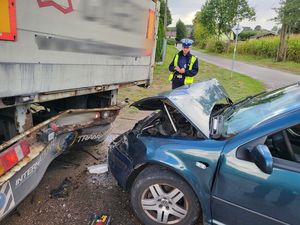 zdjęcia ze zdarzeń drogowych, w których pracowali policjanci drogówki