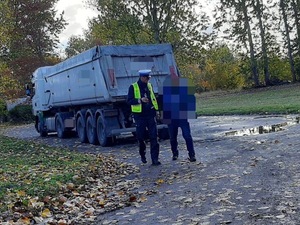 zdjęcia ze zdarzeń drogowych, w których pracowali policjanci drogówki