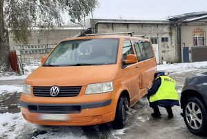 zdjęcia ze zdarzeń drogowych, w których pracowali policjanci drogówki