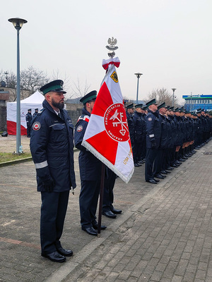 Komendant Wojewódzki Policji w Gdańsku nadinsp. Andrzej Łapiński uczestniczył w  uroczystym apelu z okazji mianowania Naczelnika Pomorskiego Urzędu Celno-Skarbowego w Gdyni insp. Macieja Siniarskiego na stopień nadinspektor w korpusie generałów w Służbie Celno-Skarbowej.