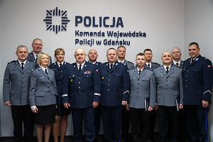 Komendant Wojewódzki Policji w Gdańsku nadinsp. Andrzej Łapiński wręczył rozkazy personalne na stanowiska kierownicze w garnizonie pomorskim oraz uroczyście pożegnał funkcjonariuszy przechodzących na zaopatrzenie emerytalne.