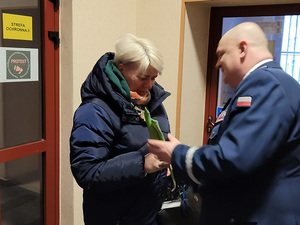 W tak ważnym dniu jak Dzień Kobiet Komendant Wojewódzki Policji w Gdańsku nadinsp. Andrzej Łapiński osobiście składał życzenia i wręczał kwiaty funkcjonariuszkom i paniom pracującym w KWP w Gdańsku.