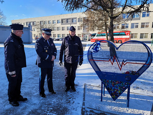 Na terenie OPP w Gdańsku miały miejsce ważne wydarzenia. Pomorscy policjanci przyłączyli się do akcji charytatywnej związanej ze zbieraniem nakrętek w specjalnie przygotowanym na tę okazję Niebieskim Sercu a następnie funkcjonariusze przystąpili do akcji honorowego oddawania krwi na rzecz potrzebujących. Obu przedsięwzięciom przewodniczył Komendant Wojewódzki Policji w Gdańsku nadinsp. Andrzej Łapiński.