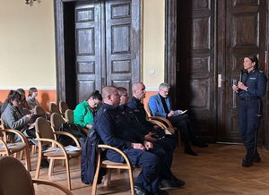 policjanci podczas debaty