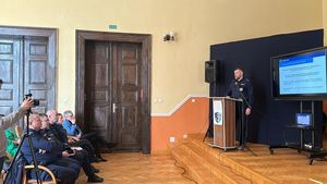 policjanci podczas debaty