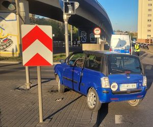 policjanci w trakcie zdarzenia drogowego