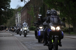 14 maja odbył się 4. Rajd Motocyklowy Weteranów, organizowany przez Centrum Weterana Działań Poza Granicami Państwa. To wyjątkowe wydarzenie, które ma na celu upamiętnienie policjantów, żołnierzy i funkcjonariuszy innych formacji mundurowych, którzy oddali życie służąc ojczyźnie poza jej granicami.