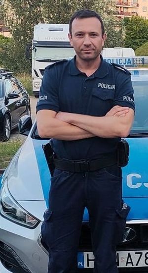 policjant, który pomógł 2 latce zagubionej w sklepie