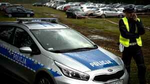 Policjanci kierują ruchem