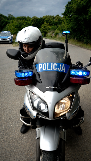 policjanci zabezpieczają Opener Festival