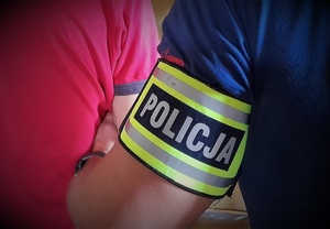 Policjant prowadzący zatrzymanego