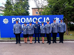 Policjanci garnizonu pomorskiego biorący udział w promocji na pierwszy stopień oficerski.