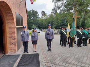 policjanci podczas pogrzebu byłego komendanta jednostki