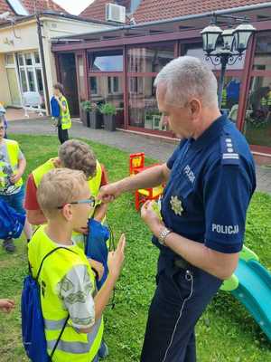 Policjanci podczas spotkania z dziećmi