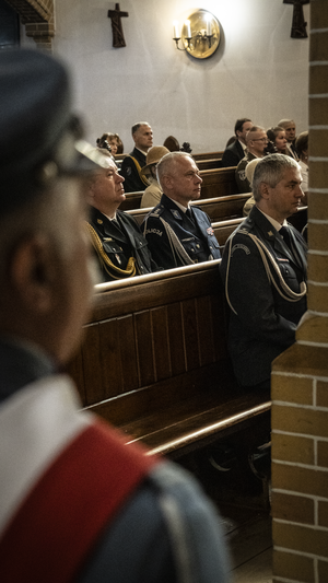 I Zastępca Komendanta Wojewódzkiego Policji w Gdańsku podczas uroczystego apelu z okazji Święta Wojska Polskiego