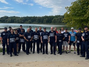 Policjanci uszestniczący w biegu