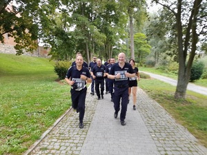 Policjanci uszestniczący w biegu