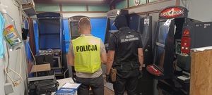 Policjant z funkcjonariuszem KAS