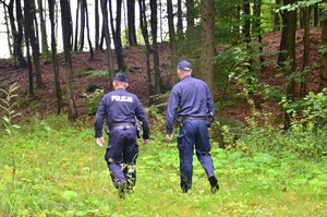 Policjanci podczas poszukiwań