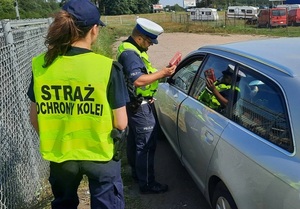 policjanci wspolnie z sok podczas akcji