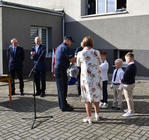 Policjanci podczas inauguracji roku szkolnego