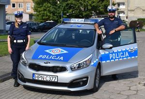 policjanci, którzy konwojowali rodzącą