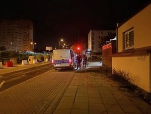 policjanci podczas nocnych działań