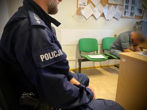 Policjant z zatrzymanym