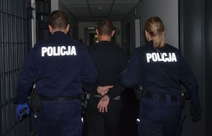 Policjanci z zatrzymanym