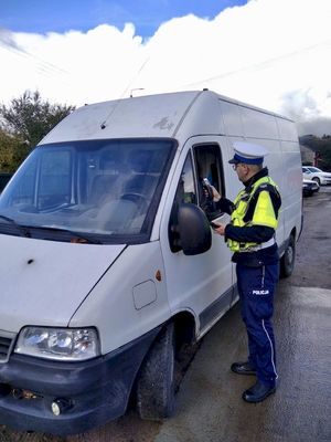 policjanci drogówki - podsumowanie weekendu na drogach słuspka