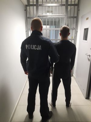 Policjant z zatrzymanym