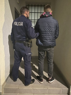 Policjant z zatrzymanym