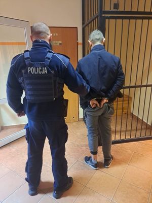 Policjant z zatrzymanym