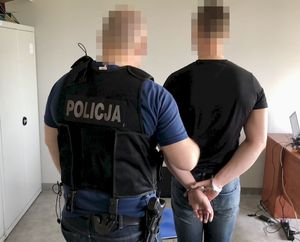 Policjant z zatrzymanym