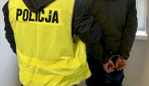 Policjant z zatrzymanym