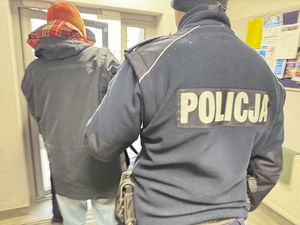 Policjant z zatrzymanym
