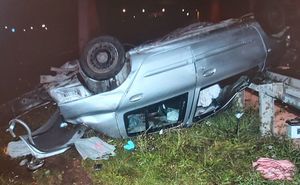 rozbite auto, którym kierował kierowca po spożyciu alkoholu