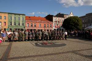 Policjanci z harcerzami