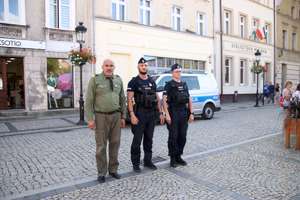 Policjanci z harcerzami