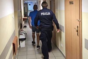 Policjant z zatrzymanym