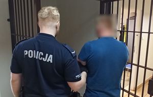 Policjant z zatrzymanym